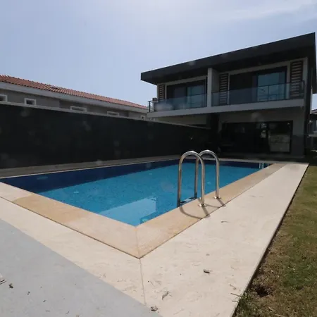 Luxurious, Modern With Private Pool In Vakantiehuis *