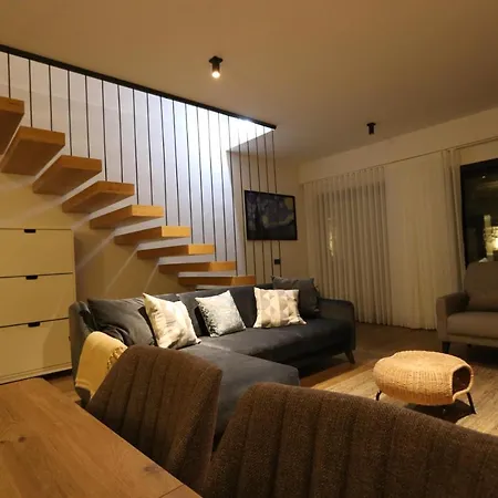 Сasa de vacaciones Luxurious, Modern With Private Pool In