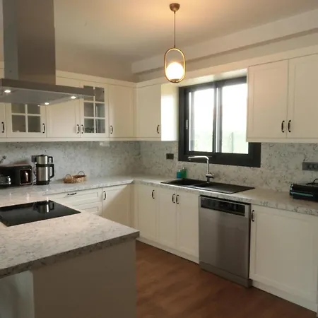 Luxurious, Modern With Private Pool In * Çeşme