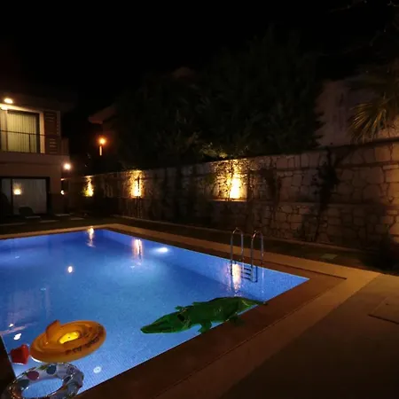 Luxurious, Modern With Private Pool In * Çeşme