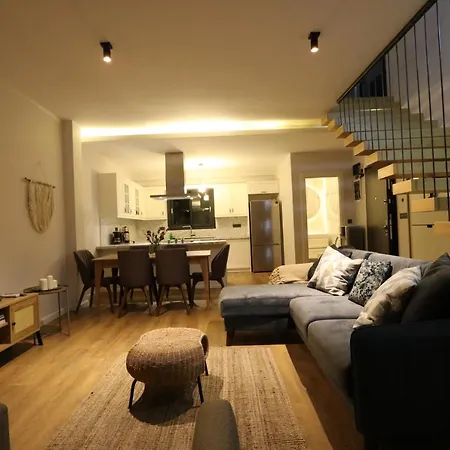 Luxurious, Modern With Private Pool In Vakantiehuis Çeşme